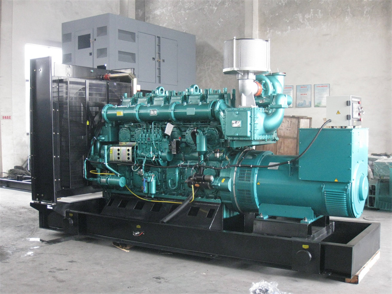 长清200KW 柴油发电机的油耗是多少？